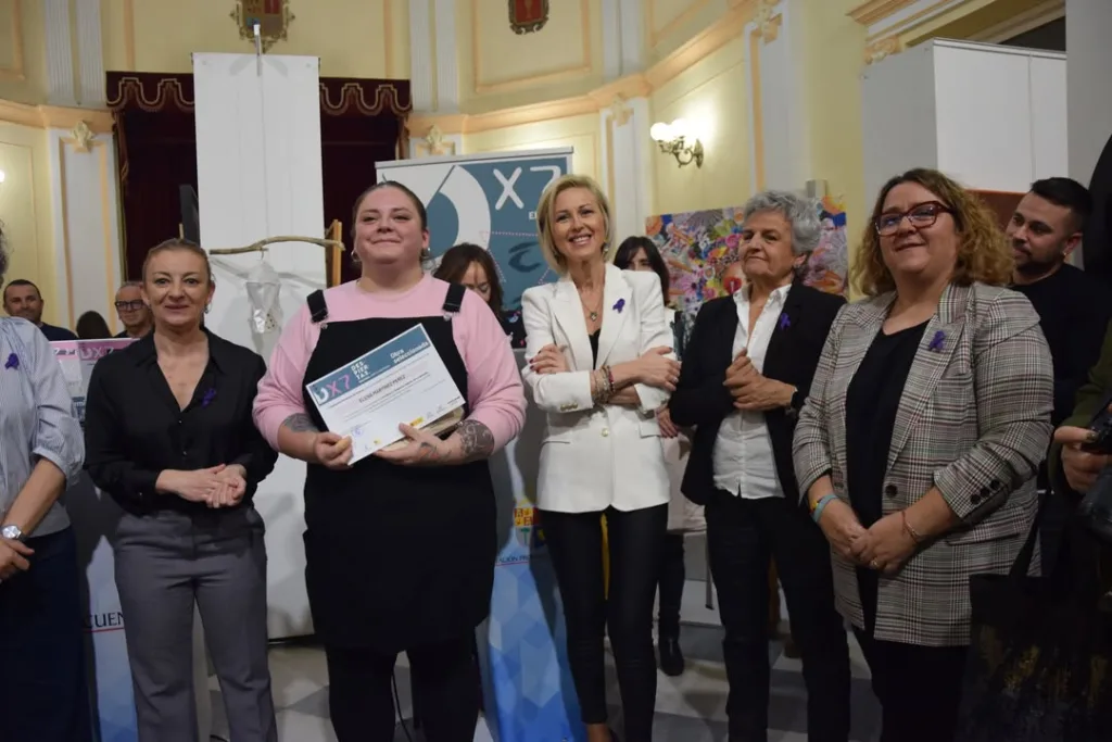 Rojo de Elena Martínez (Quintanar del Rey) | Obra seleccionada Despiertas VII