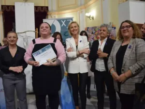 Rojo de Elena Martínez (Quintanar del Rey) | Obra seleccionada Despiertas VII