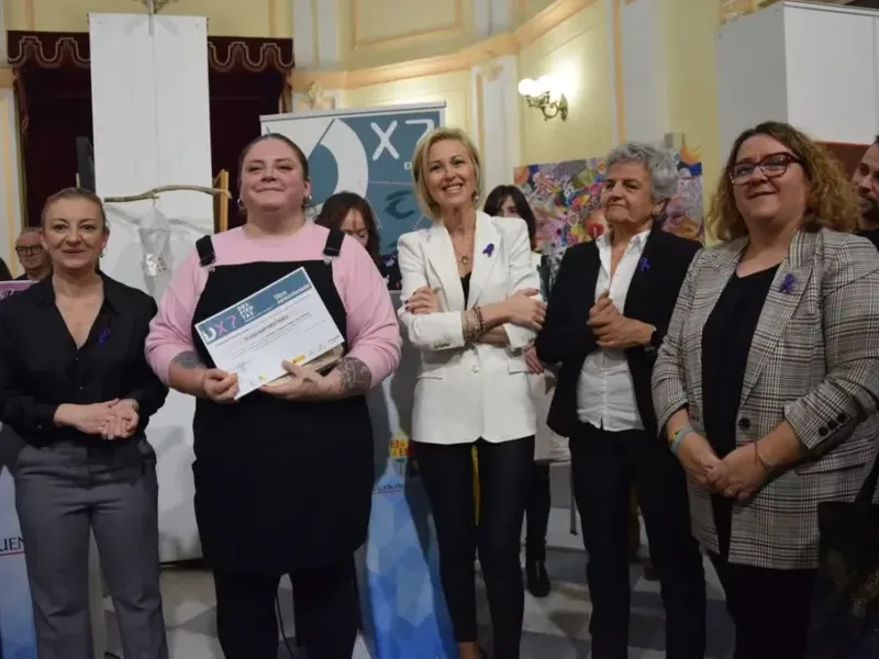 Rojo de Elena Martínez (Quintanar del Rey) | Obra seleccionada Despiertas VII